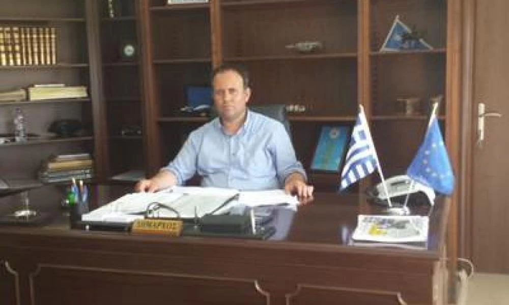 Τουρκόψυχος δήμαρχος της Θράκης "απαιτεί" να ενημερώνεται για τις κινήσεις του ΕΣ!